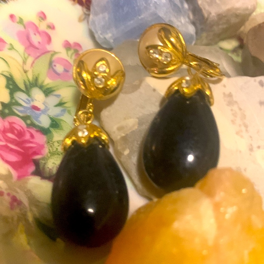 Elegant Gold and Black Drop Clipped Earrings ❤️ Avon. Classic🌸